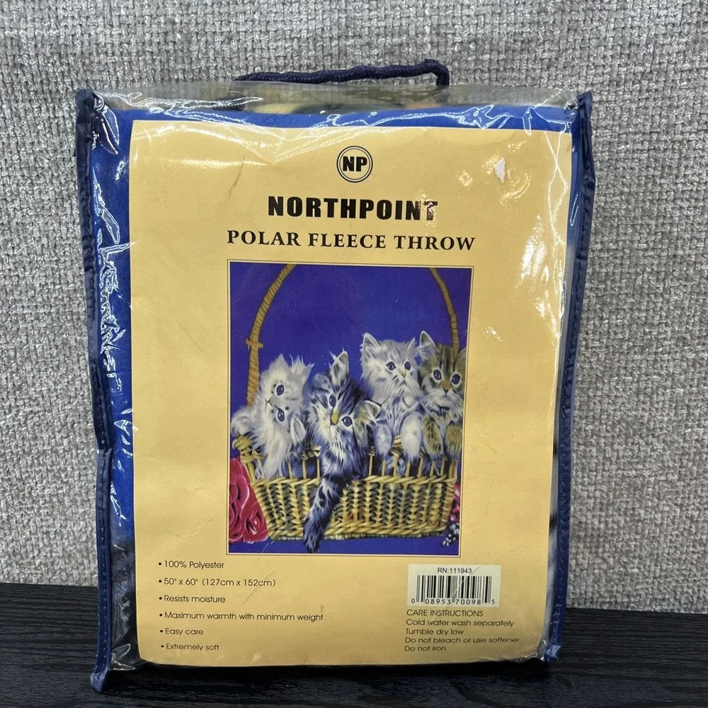 North Point Kitten in Basket Light Polar Fleece Throw Blue 100% Polyester 50x60‎
